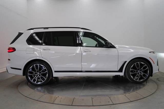 Used 2026 BMW X7 M60i image 8