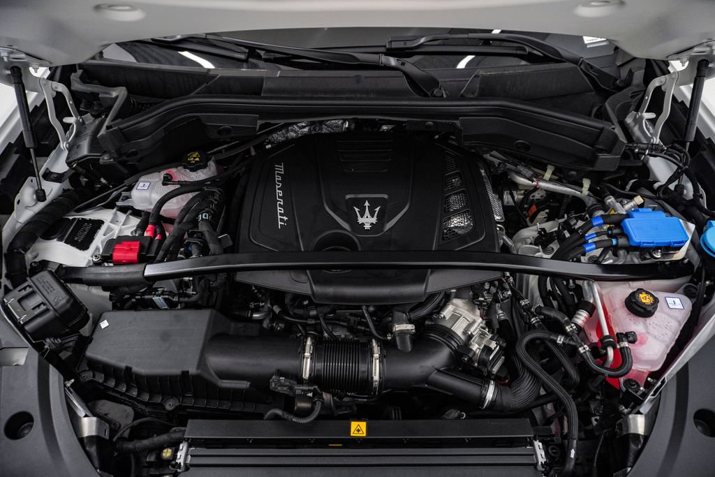 Certified 2025 Maserati Grecale Modena AWD/4WD image 27