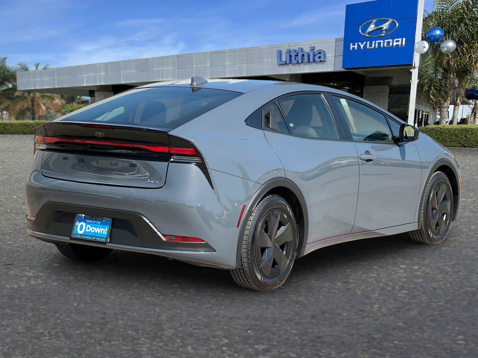 Used 2023 Toyota Prius LE FWD image 3