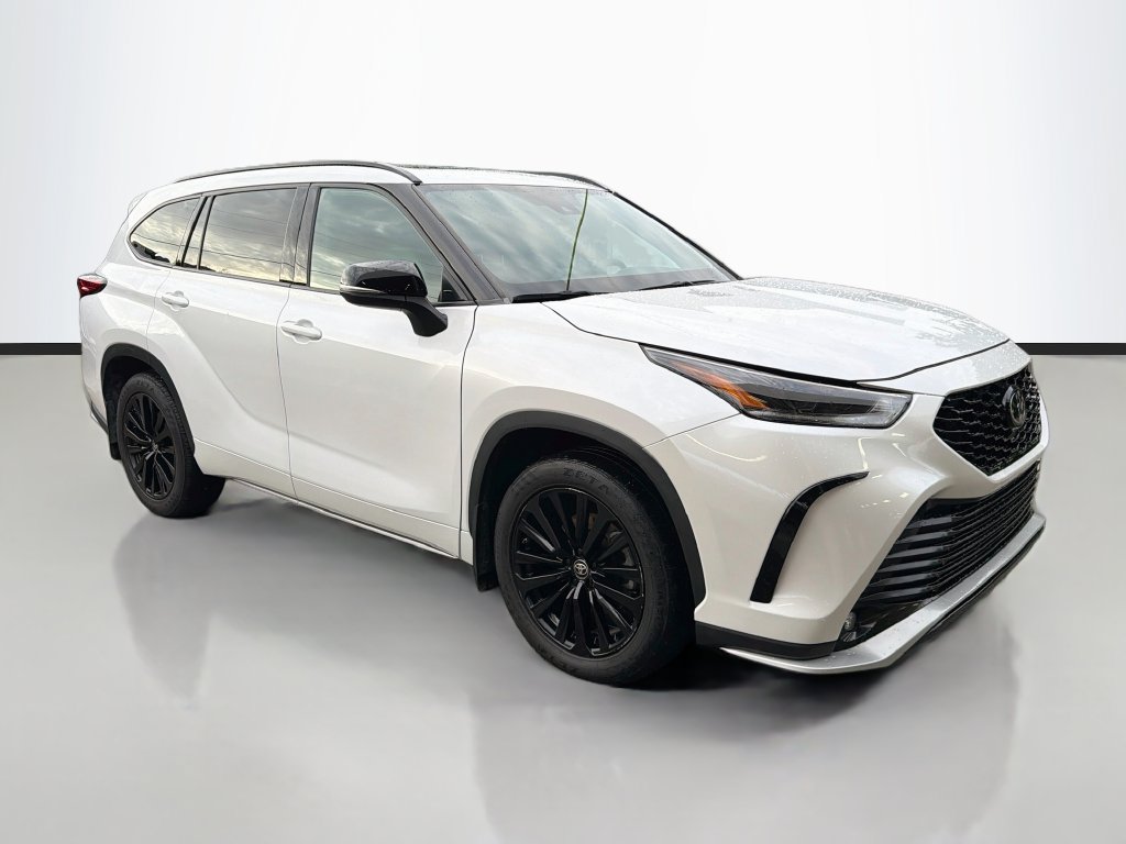 Used 2023 Toyota Highlander XSE FWD image 1