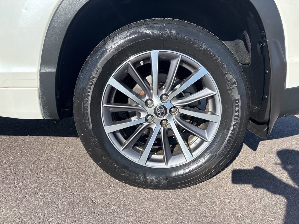 Used 2017 Toyota Highlander XLE w/ Carpet Mat Package AWD/4WD image 37