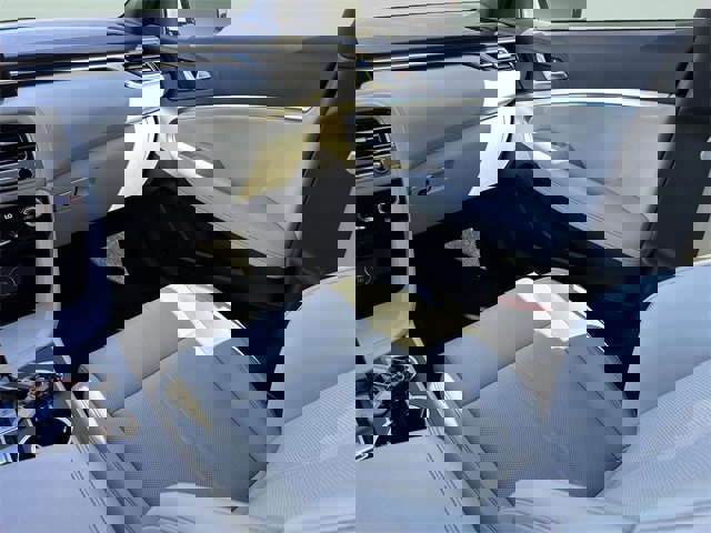 Used 2025 Genesis G70 2.5T image 5