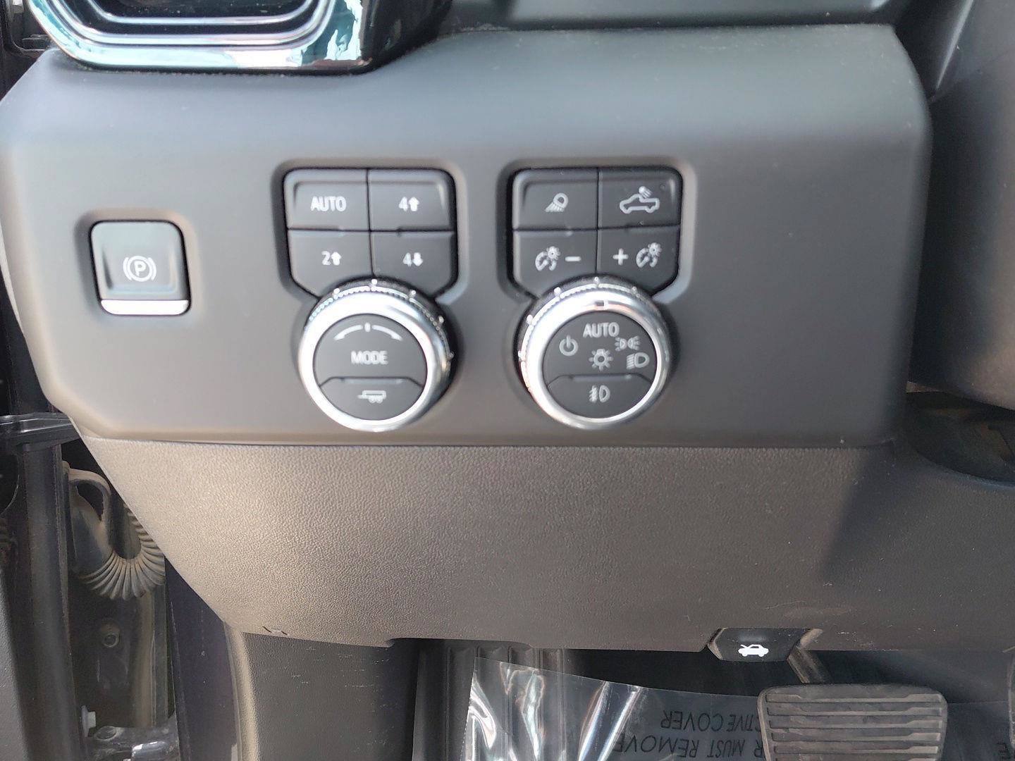 Used 2022 GMC Sierra 1500 AT4 w/ AT4 Premium Package AWD/4WD image 32