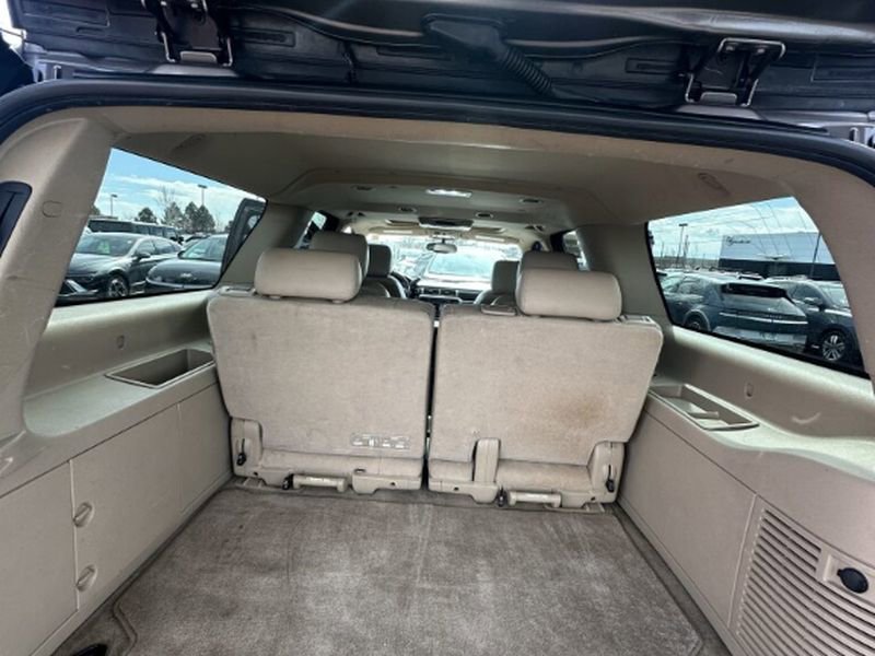 Used 2011 GMC Yukon XL Denali image 23