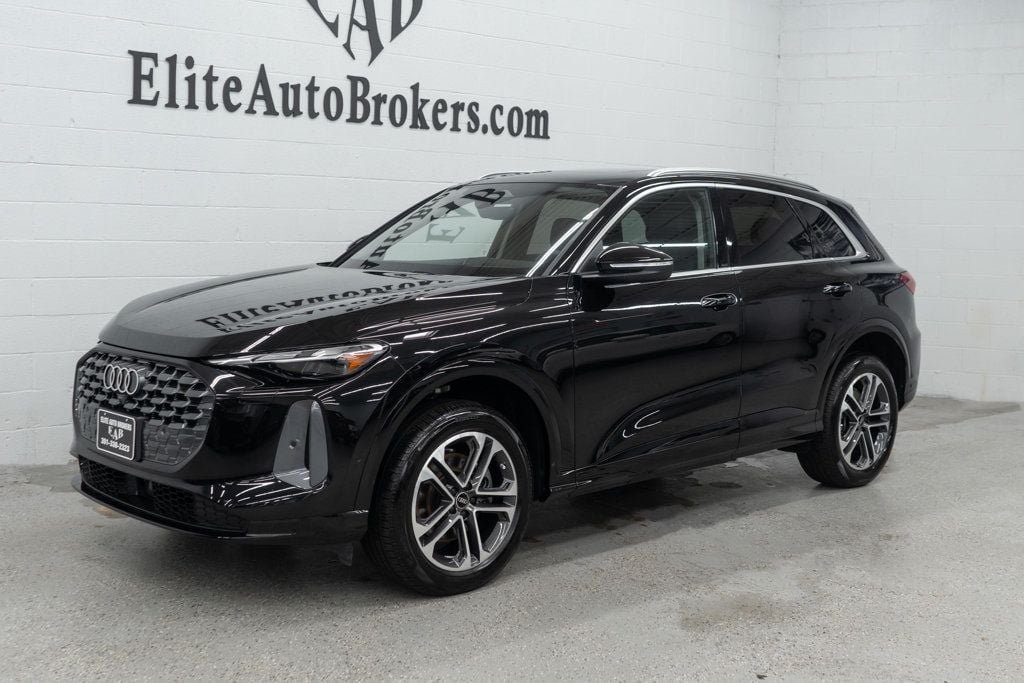 Used 2025 Audi Q5 Premium AWD/4WD image 43