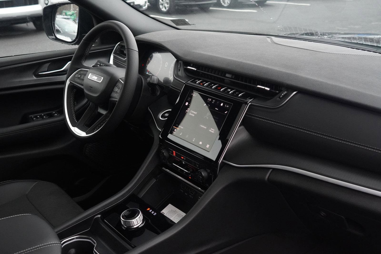 New 2025 Jeep Grand Cherokee L Altitude image 57