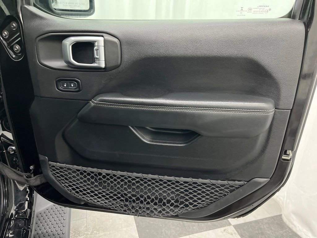 Used 2020 Jeep Wrangler Unlimited Sahara image 22