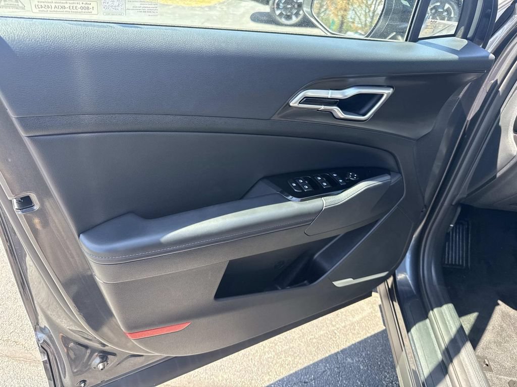 Used 2024 Kia Sportage EX AWD/4WD image 17