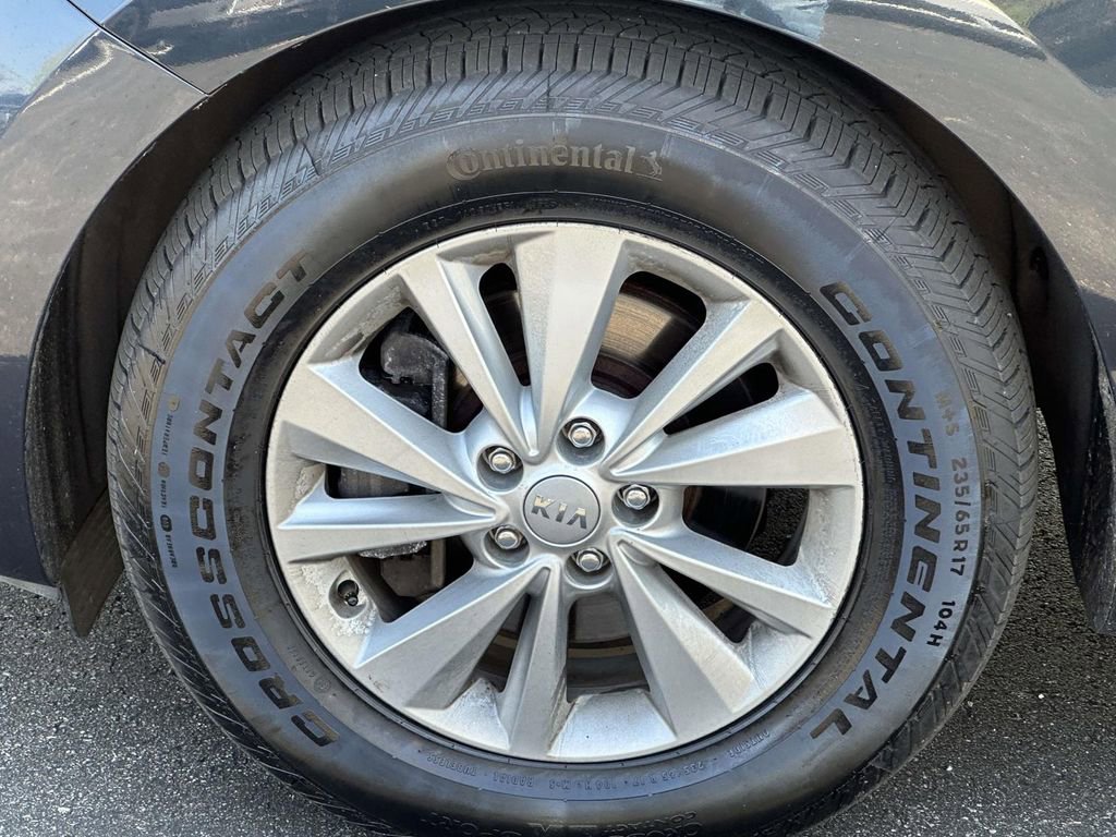 Used 2017 Kia Sedona LX w/ LX Essentials Premium Package image 7