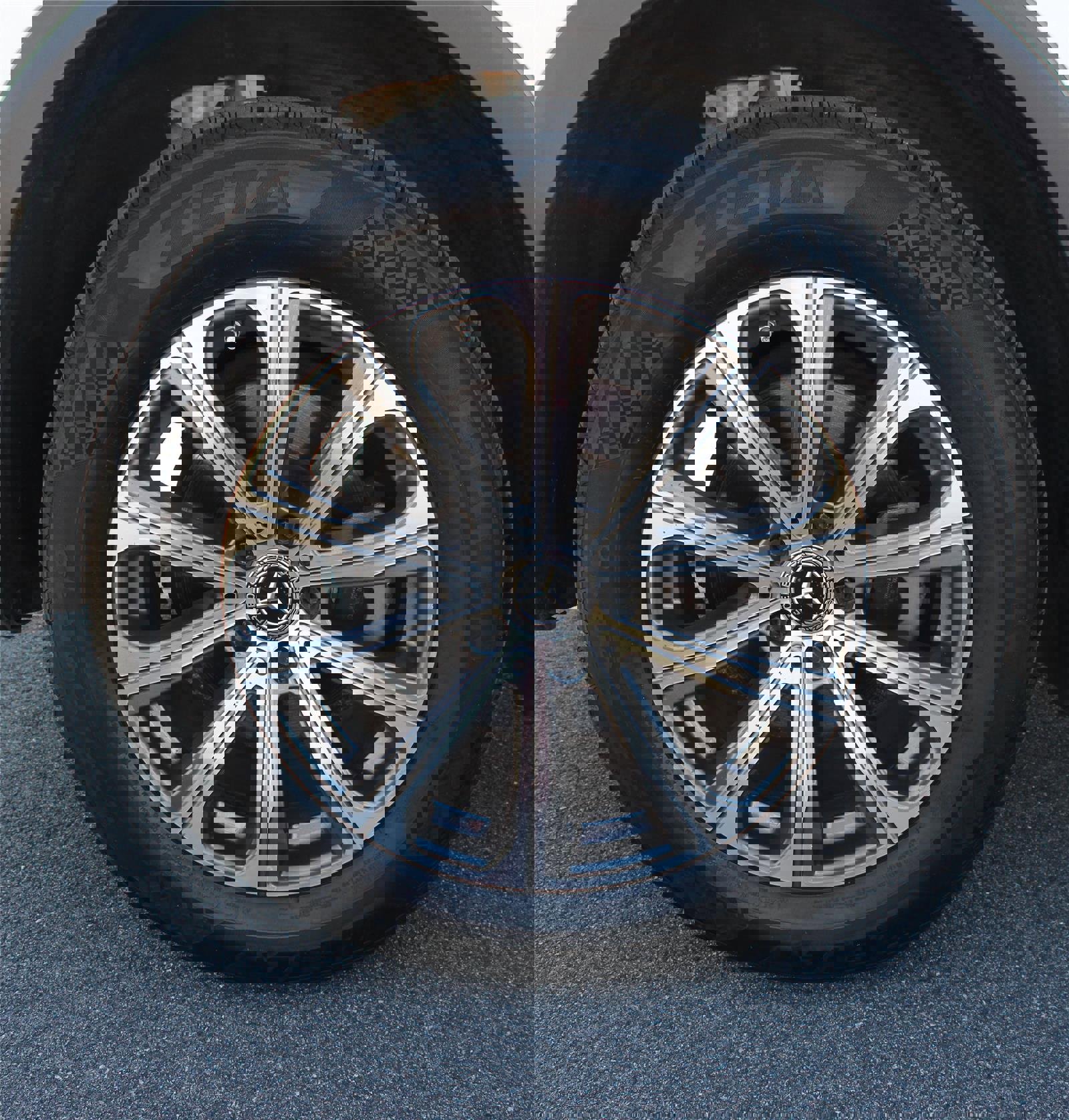 Used 2024 Mercedes-Benz GLC 300 4MATIC image 25