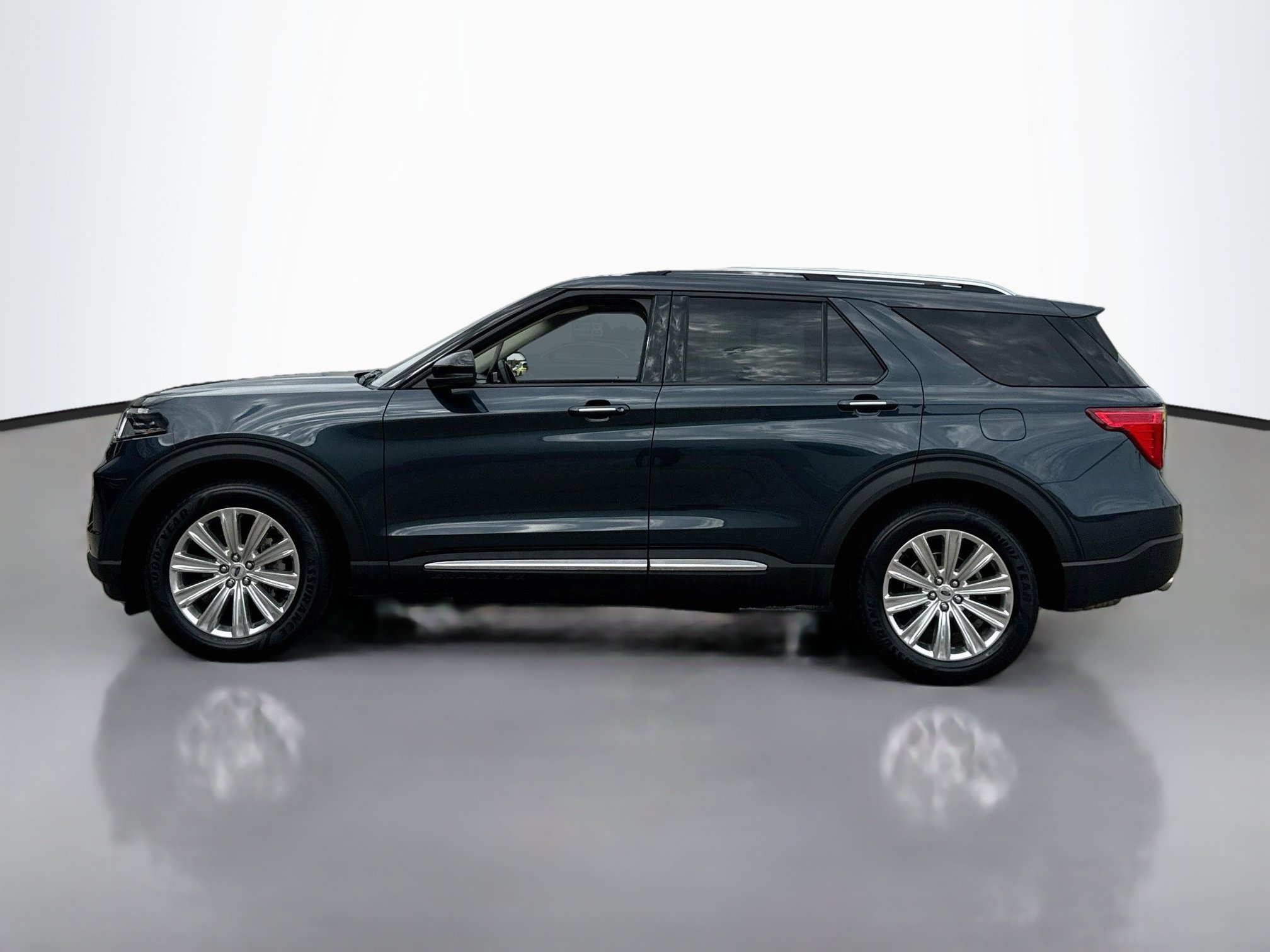 Certified 2023 Ford Explorer Limited w/ Equipment Group 301A AWD/4WD image 4