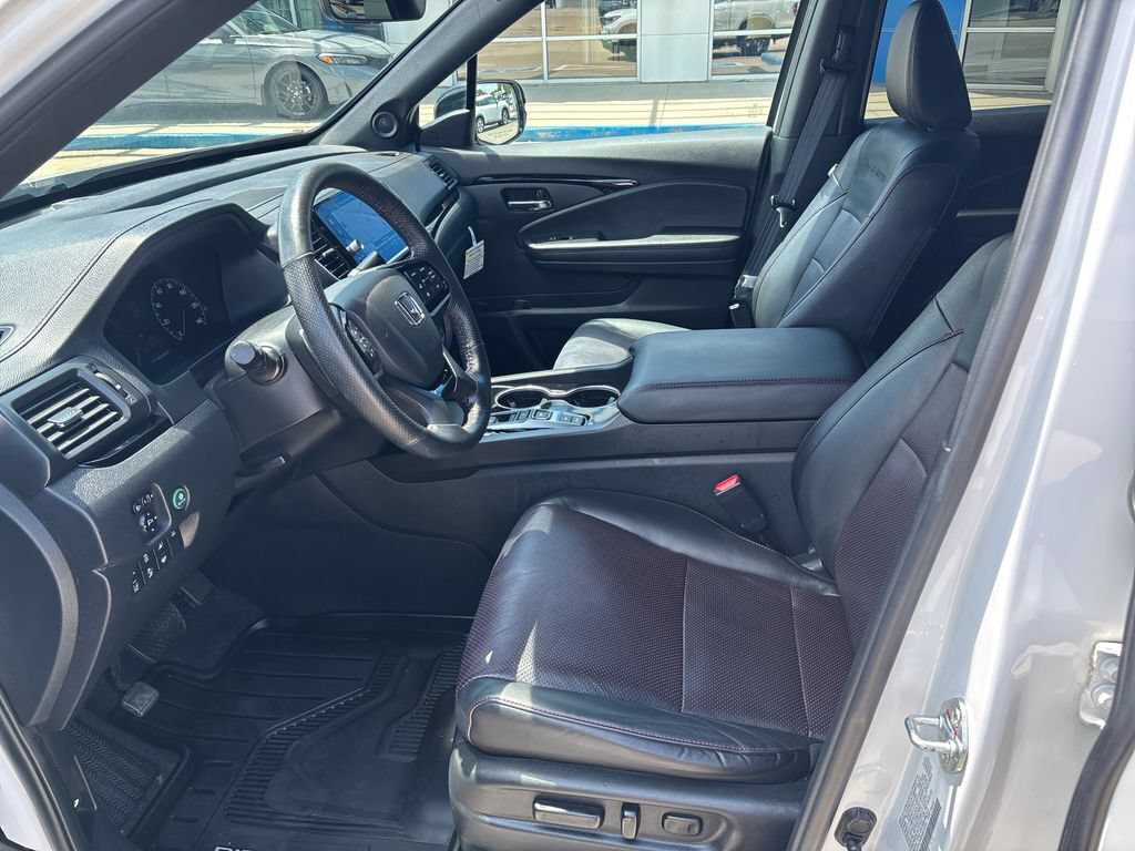 Certified 2025 Honda Ridgeline Black Edition image 10