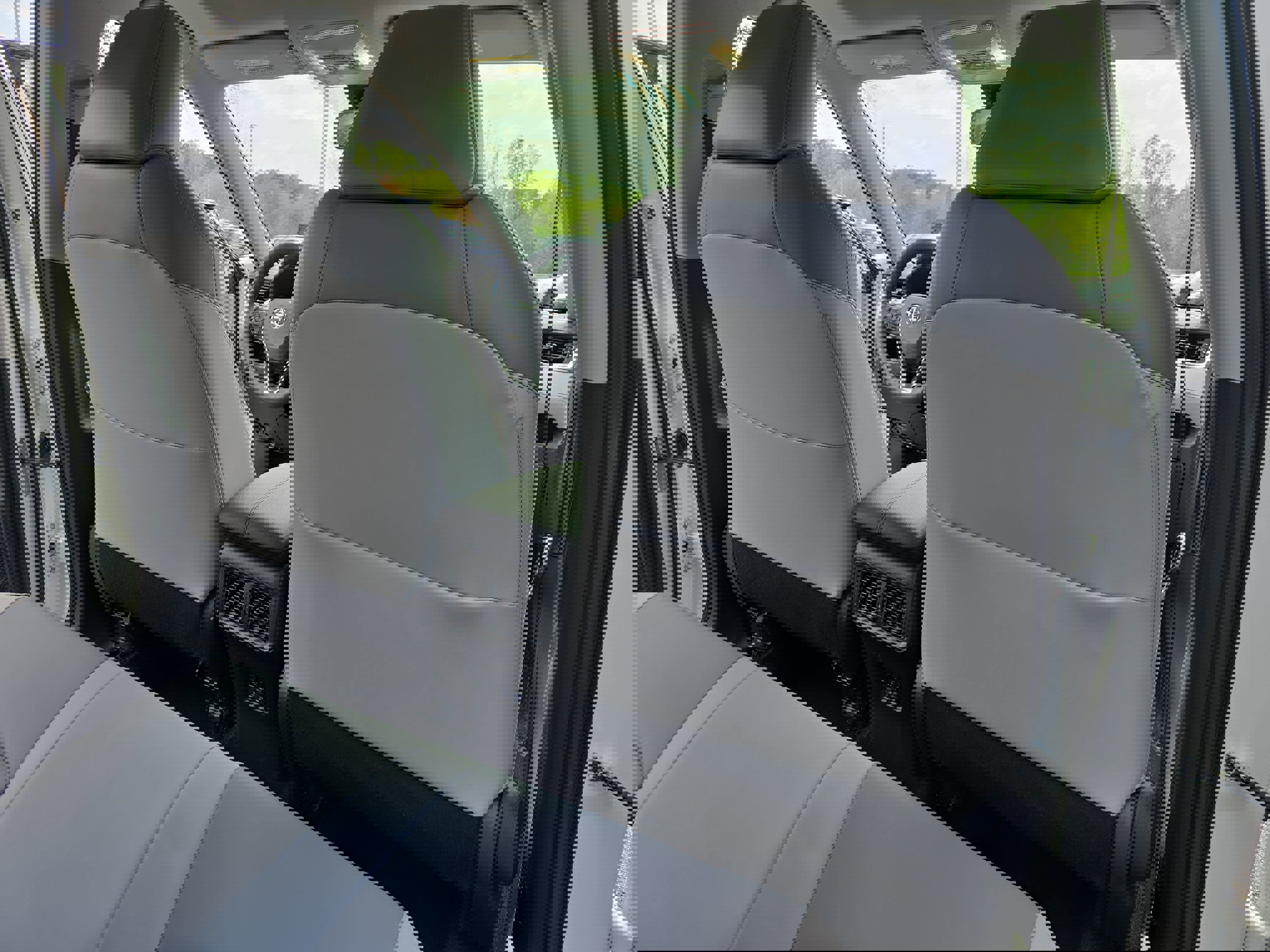 Used 2022 Toyota RAV4 XLE Premium image 11