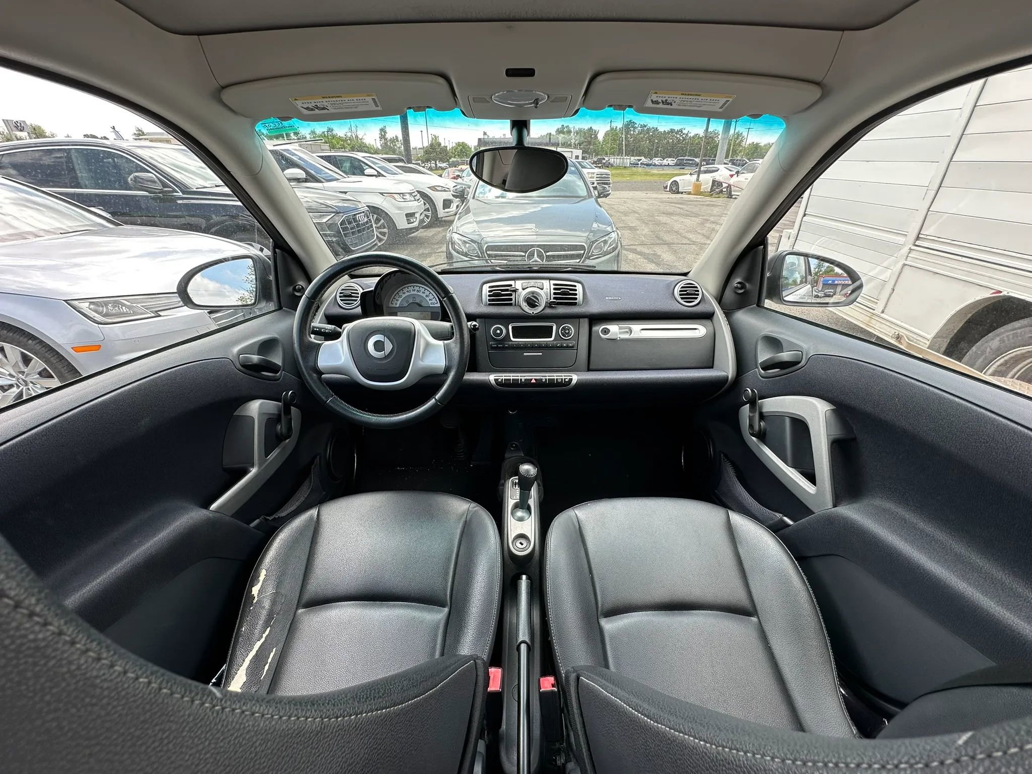 Used 2015 smart fortwo pure RWD image 2