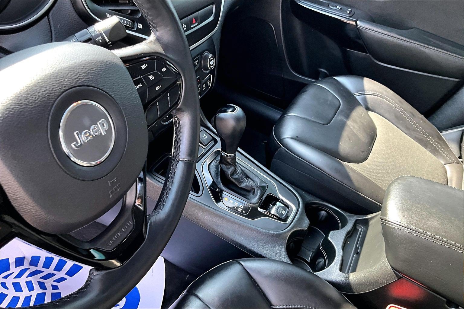 Used 2019 Jeep Cherokee Latitude Plus FWD image 15