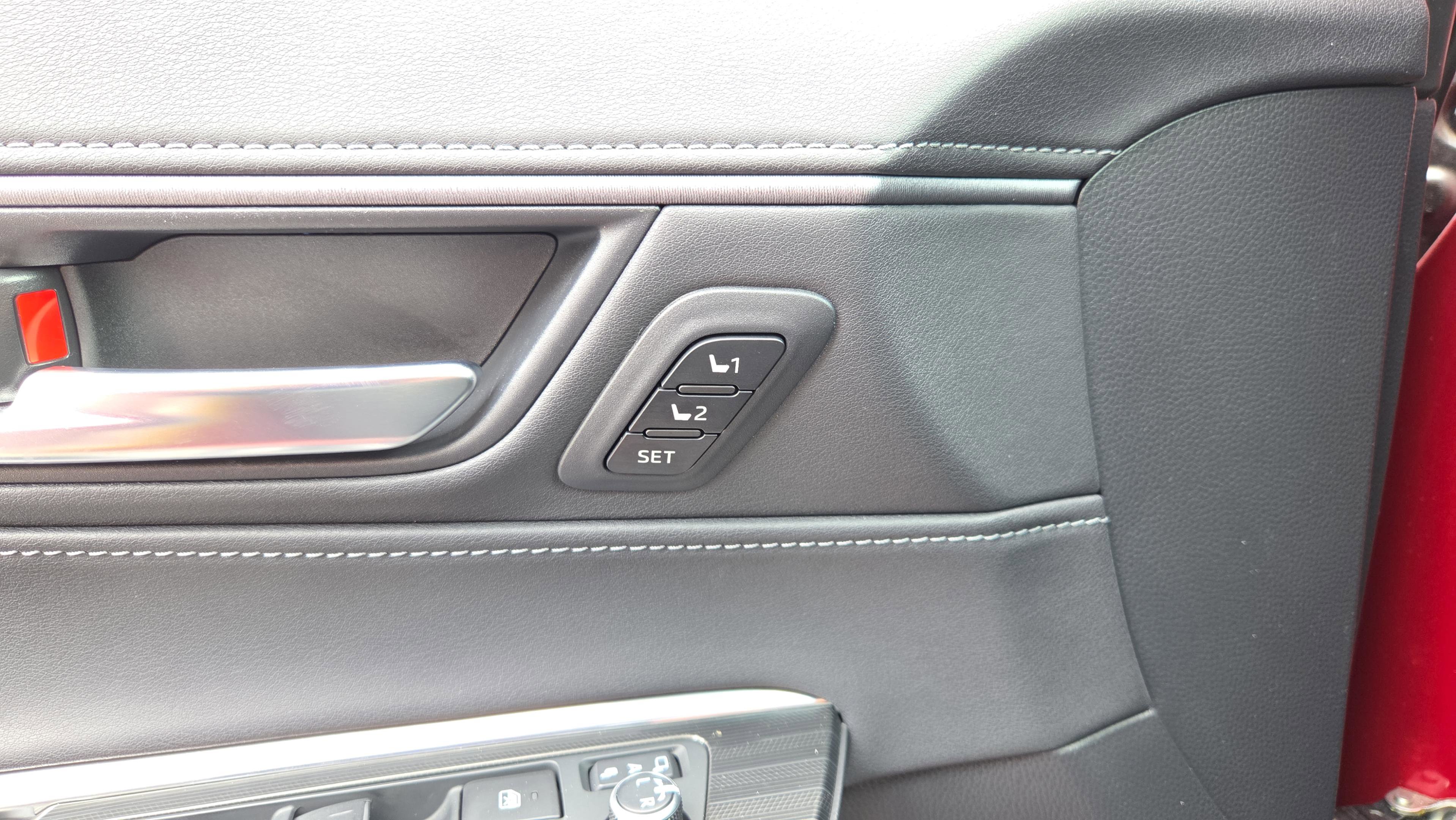 Certified 2024 Toyota Venza Nightshade image 18