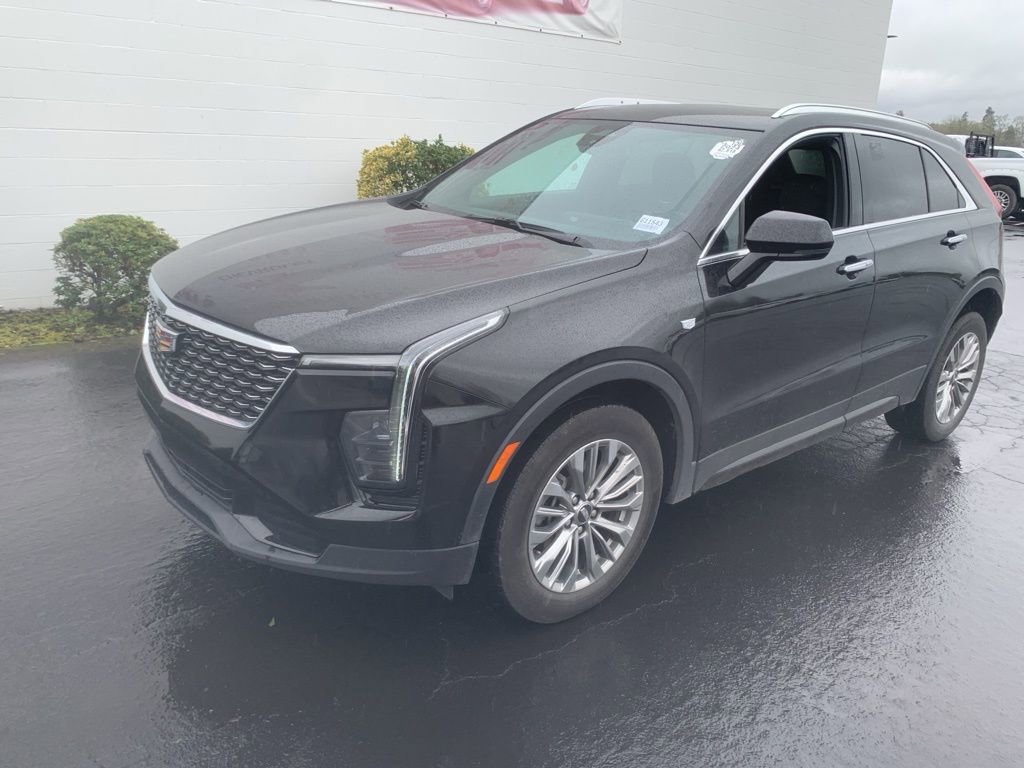 Used 2024 Cadillac XT4 Premium Luxury image 1