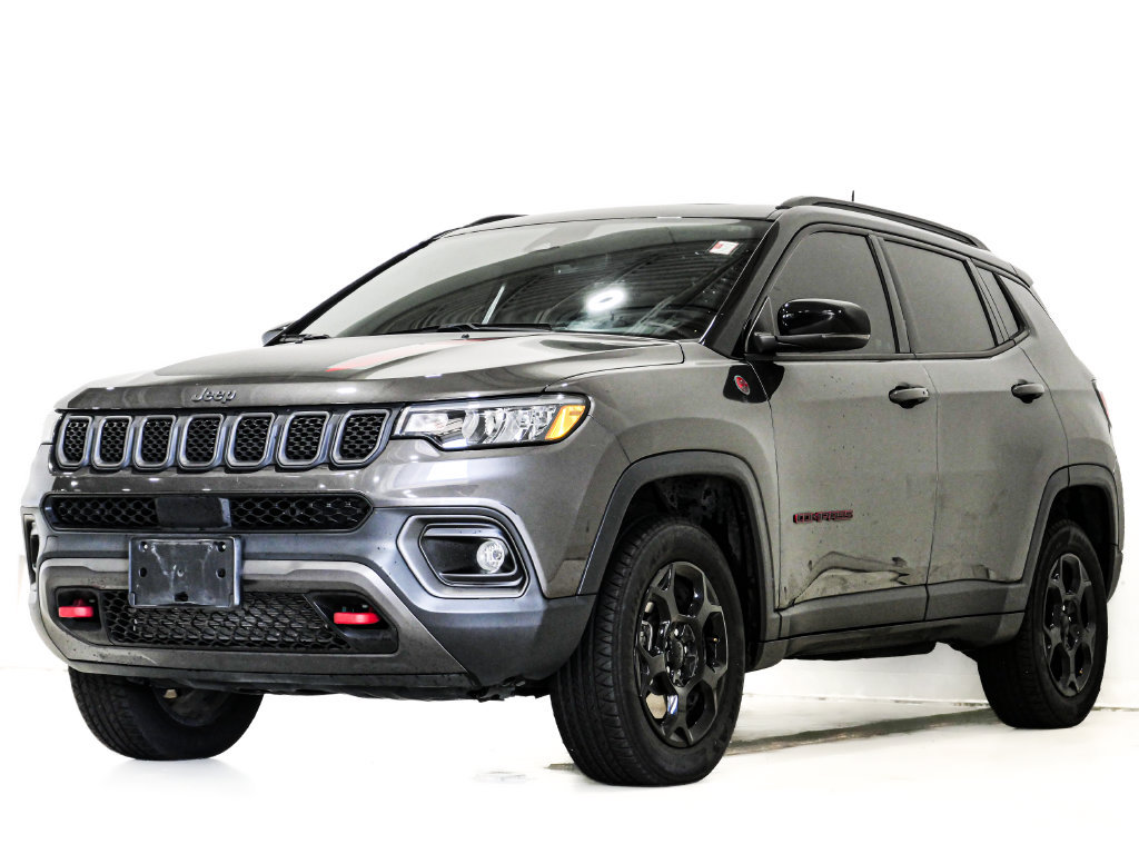 Used 2024 Jeep Compass Trailhawk w/ Sun and Sound Group AWD/4WD image 3