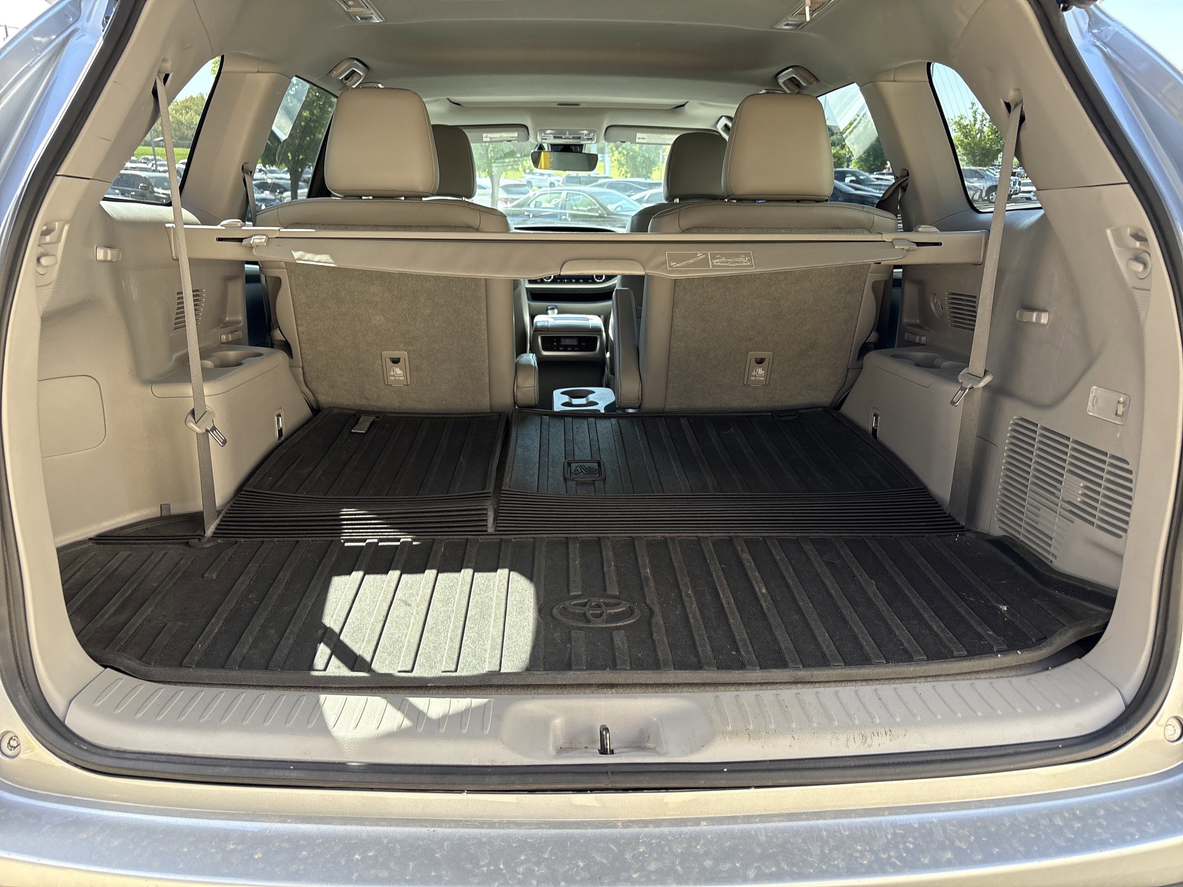 Used 2017 Toyota Highlander Limited AWD/4WD image 32