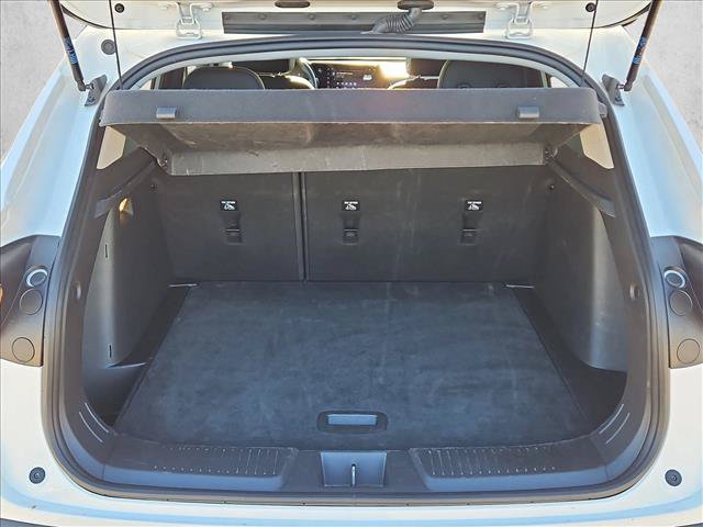 Used 2025 Chevrolet Trax LT FWD image 6