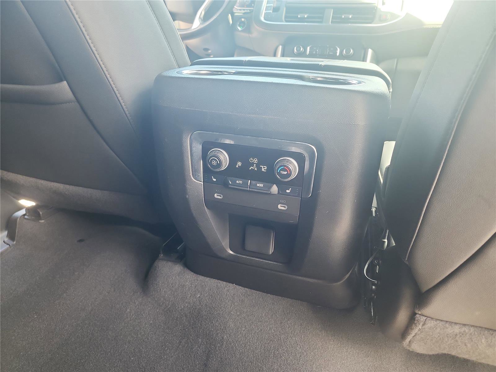 Used 2023 Chevrolet Suburban Premier AWD/4WD image 28