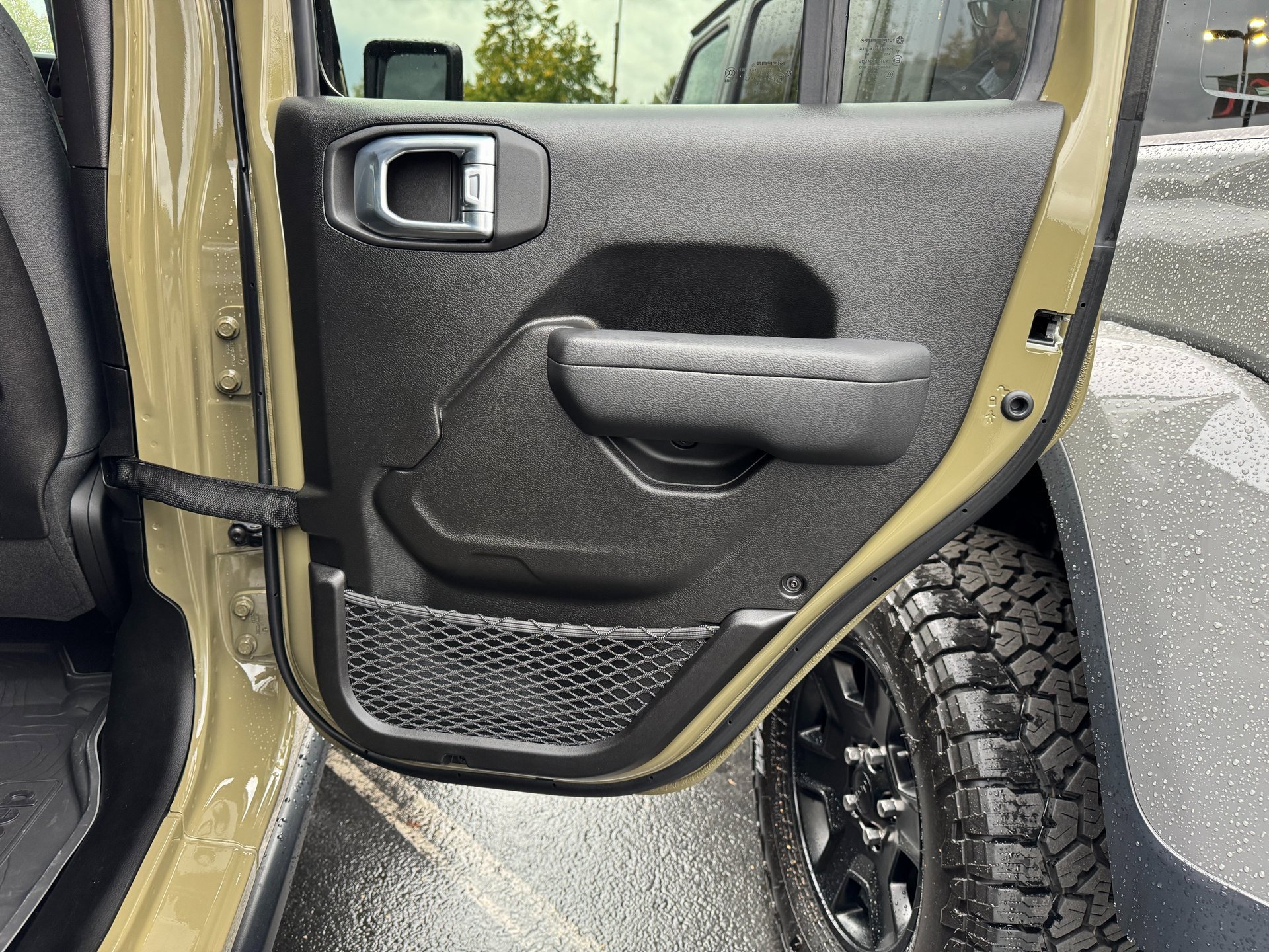 Used 2025 Jeep Wrangler Rubicon w/ Technology Group image 38