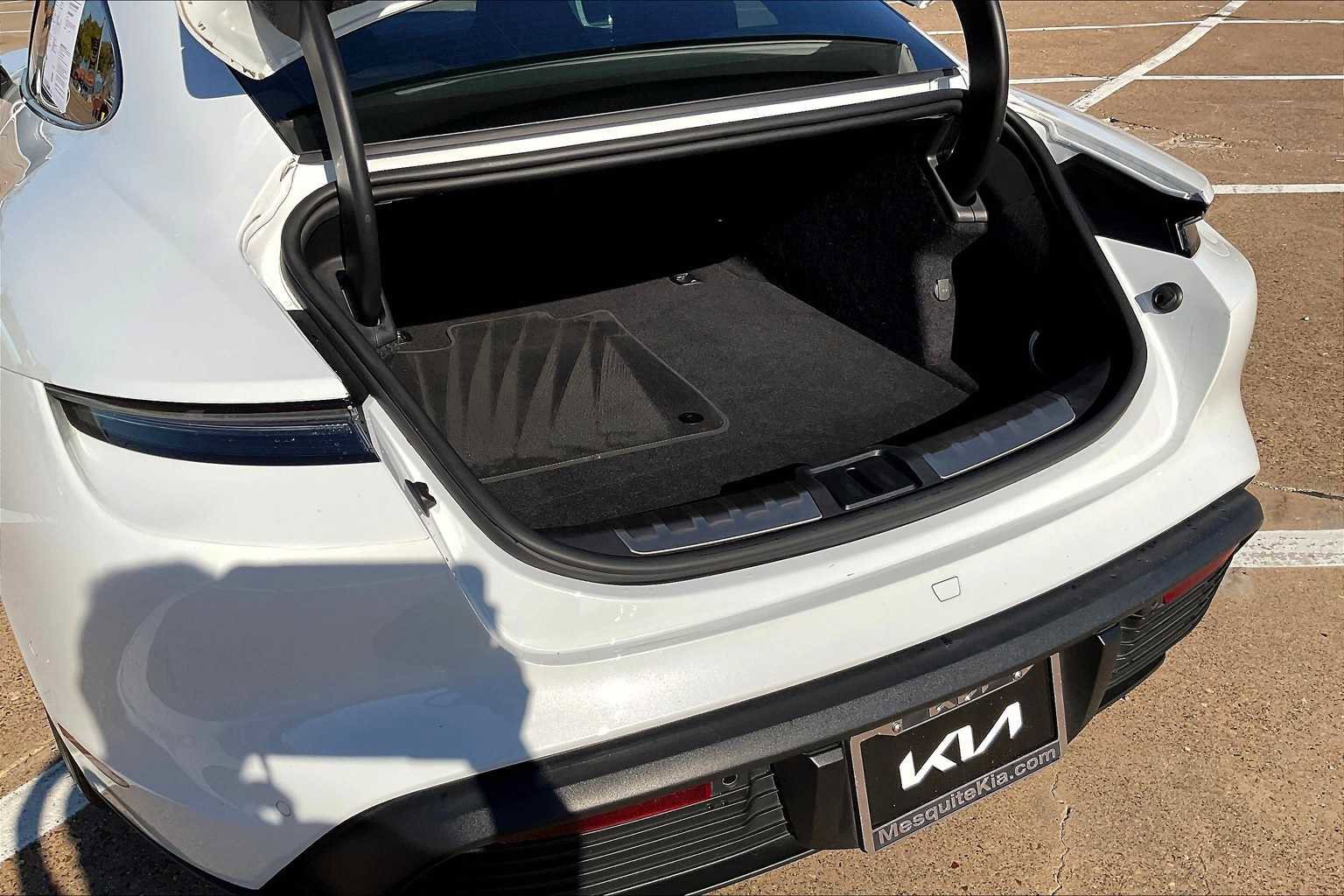 Used 2020 Porsche Taycan 4S image 17