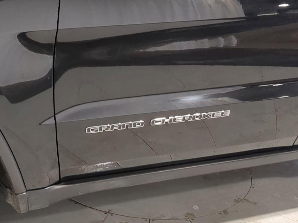 Used 2020 Jeep Grand Cherokee Limited image 24