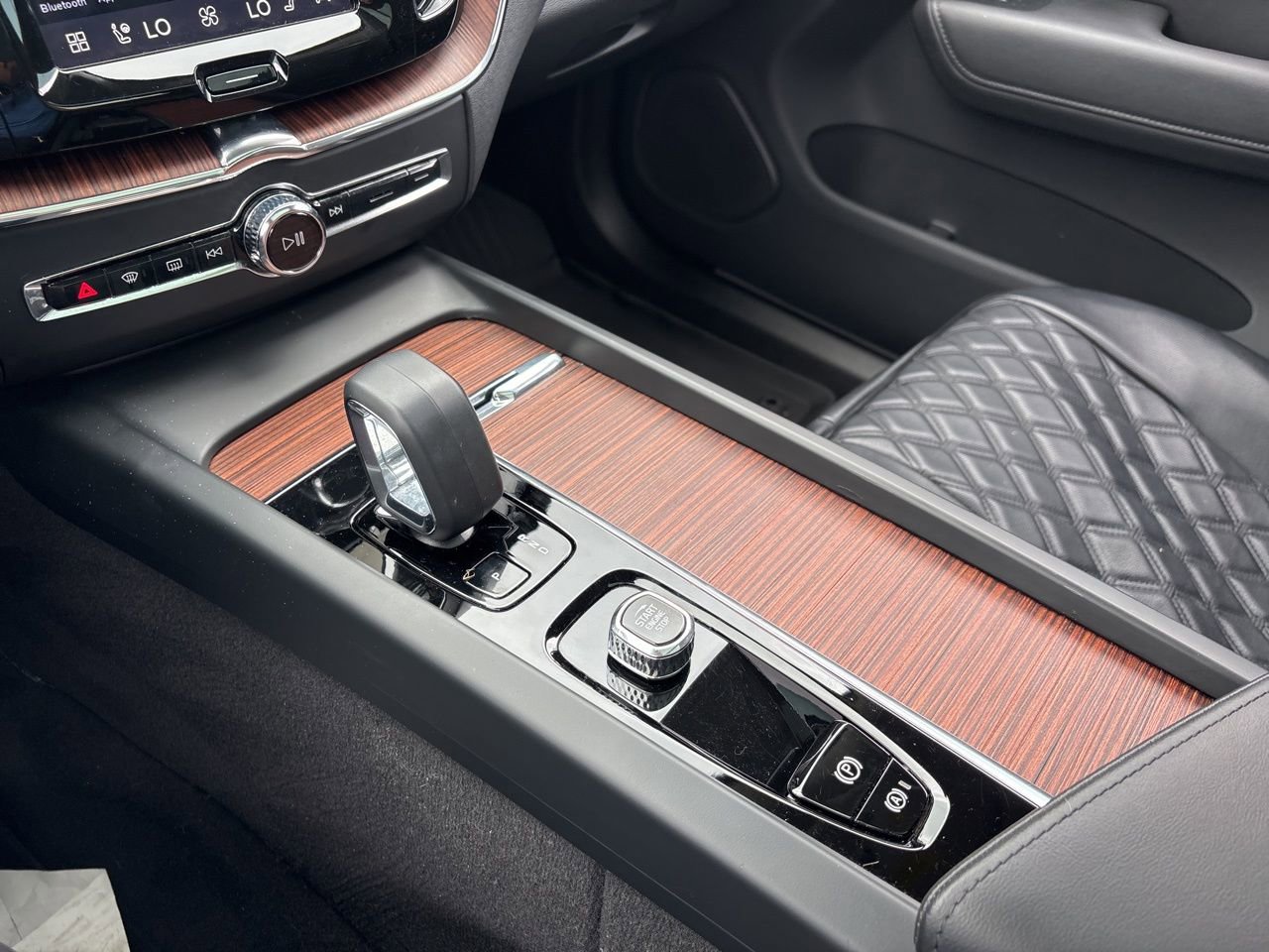 Used 2024 Volvo XC60 B5 Plus w/ Protection Package Premier AWD/4WD image 19