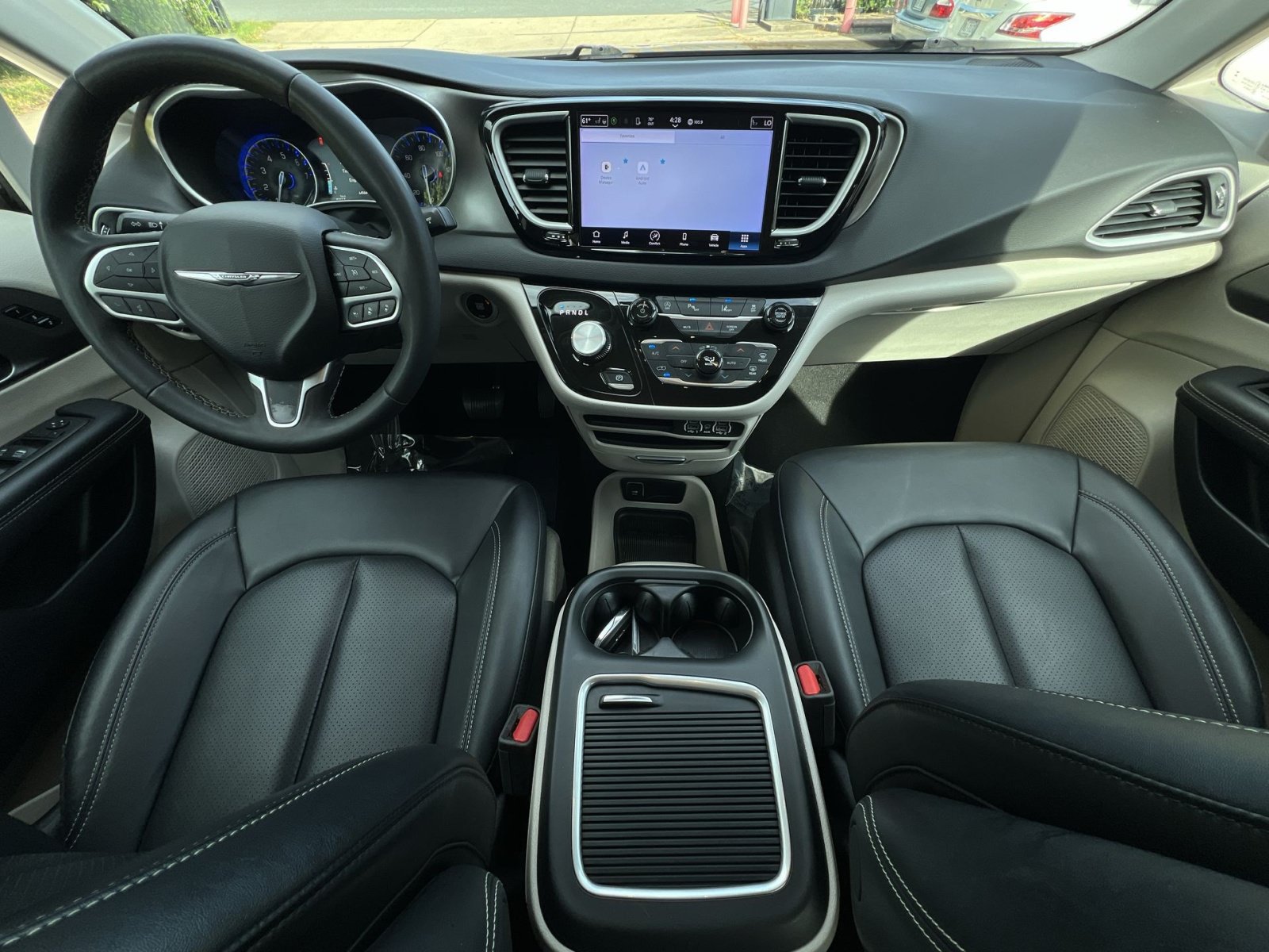 Used 2024 Chrysler Pacifica Touring-L FWD image 21