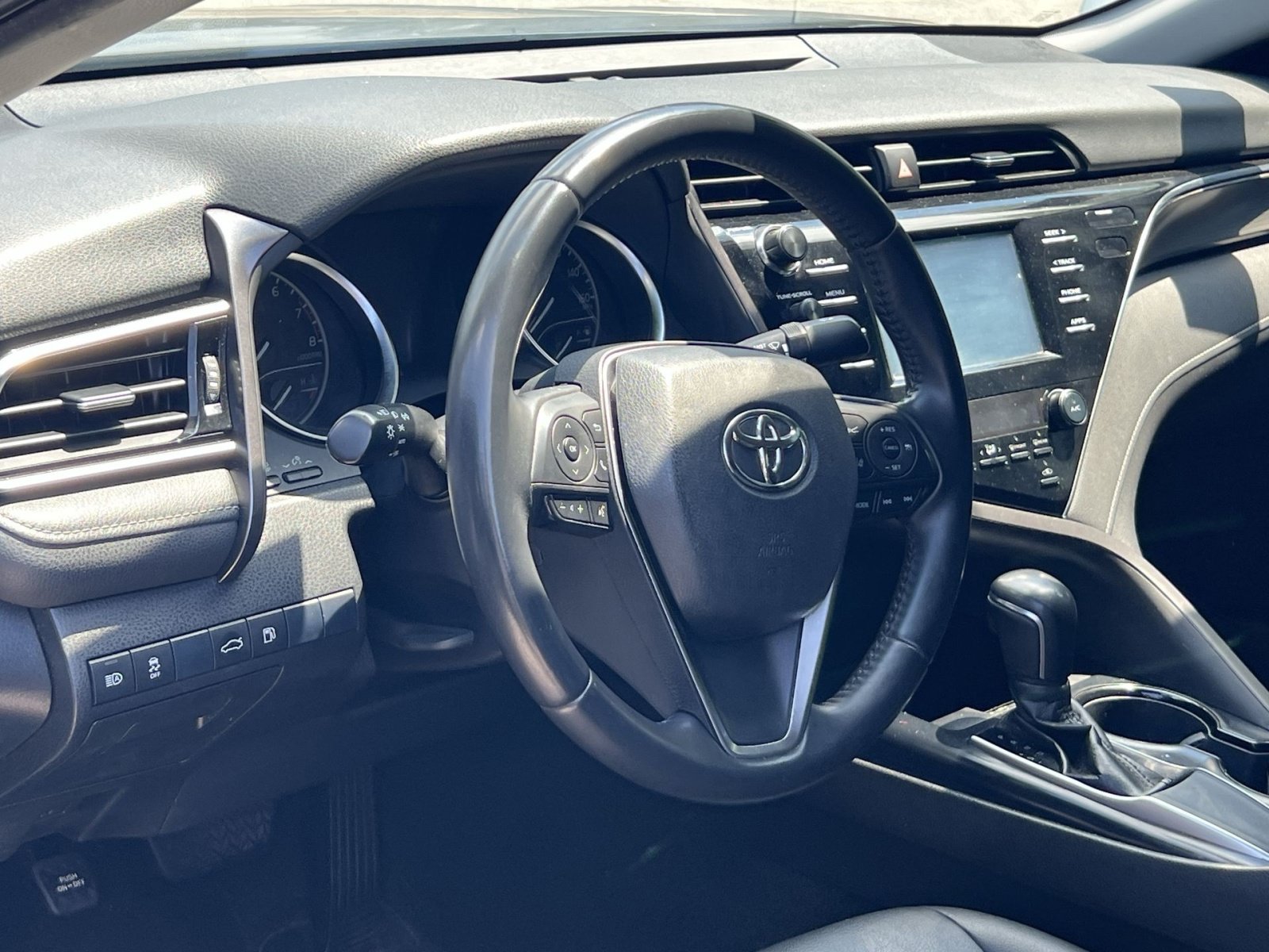 Used 2018 Toyota Camry SE FWD image 13
