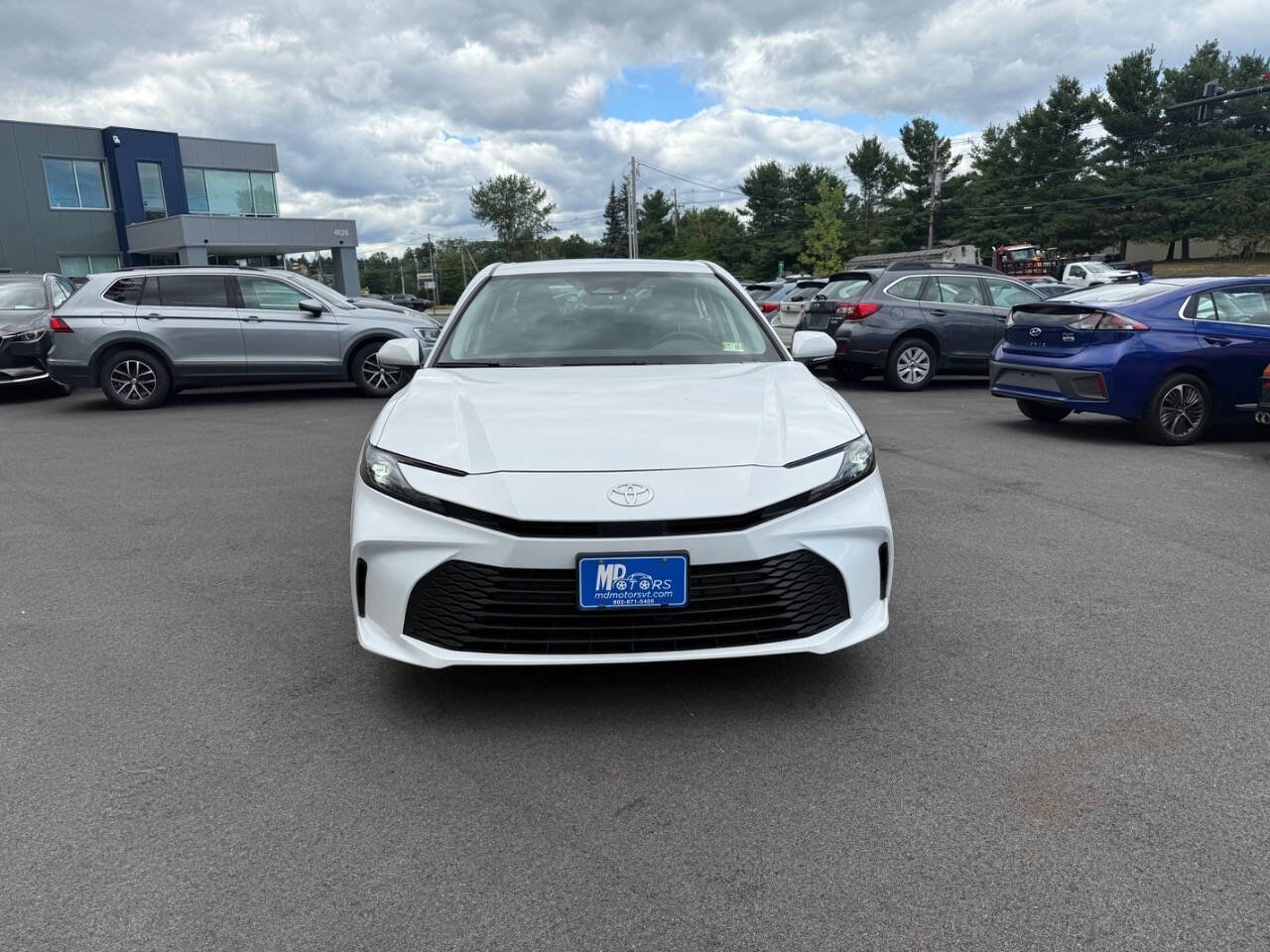 Used 2025 Toyota Camry LE image 3