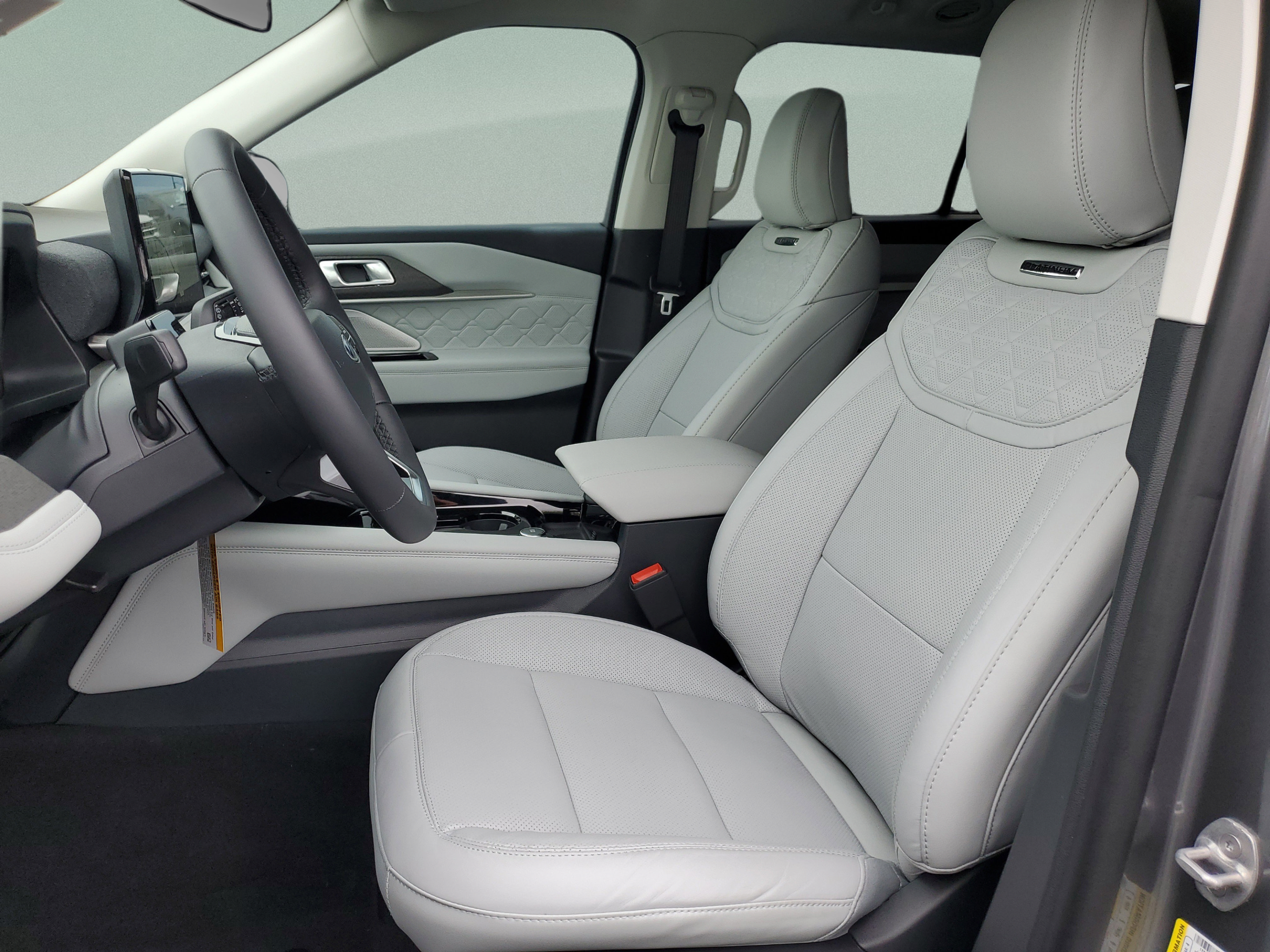 New 2026 Ford Explorer Platinum w/ LUX Leather Package AWD/4WD image 31