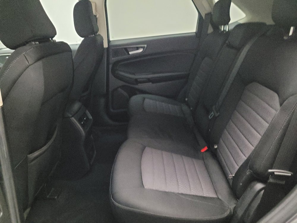 Used 2021 Ford Edge SE image 18