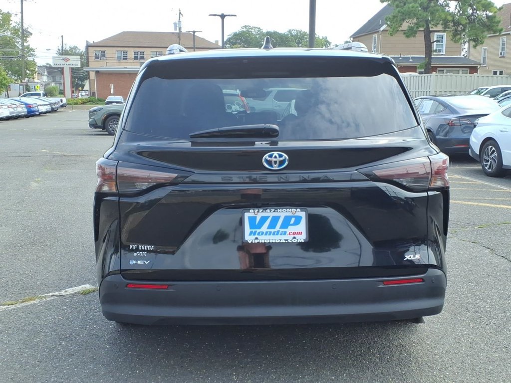 Used 2025 Toyota Sienna XLE FWD image 5