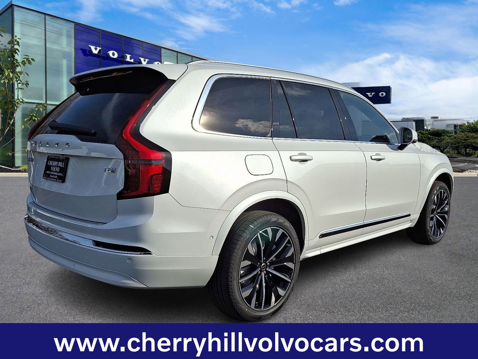 New 2026 Volvo XC90 T8 Plus w/ Protection Package Premier image 5