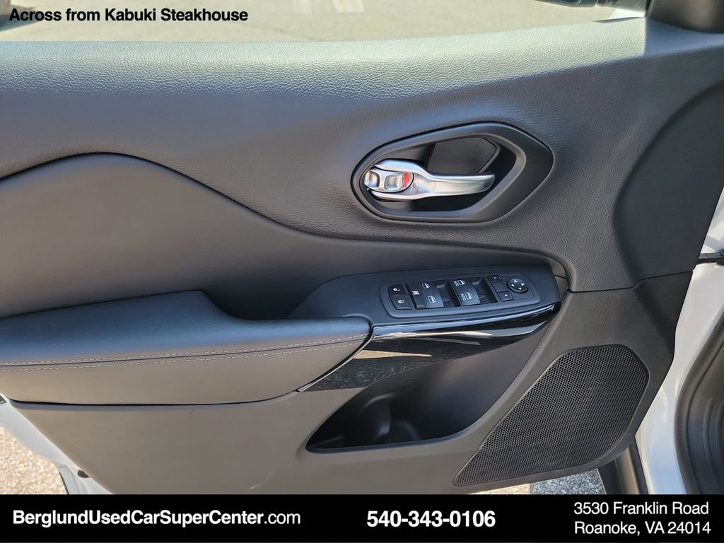 Used 2023 Jeep Cherokee Altitude Lux image 23