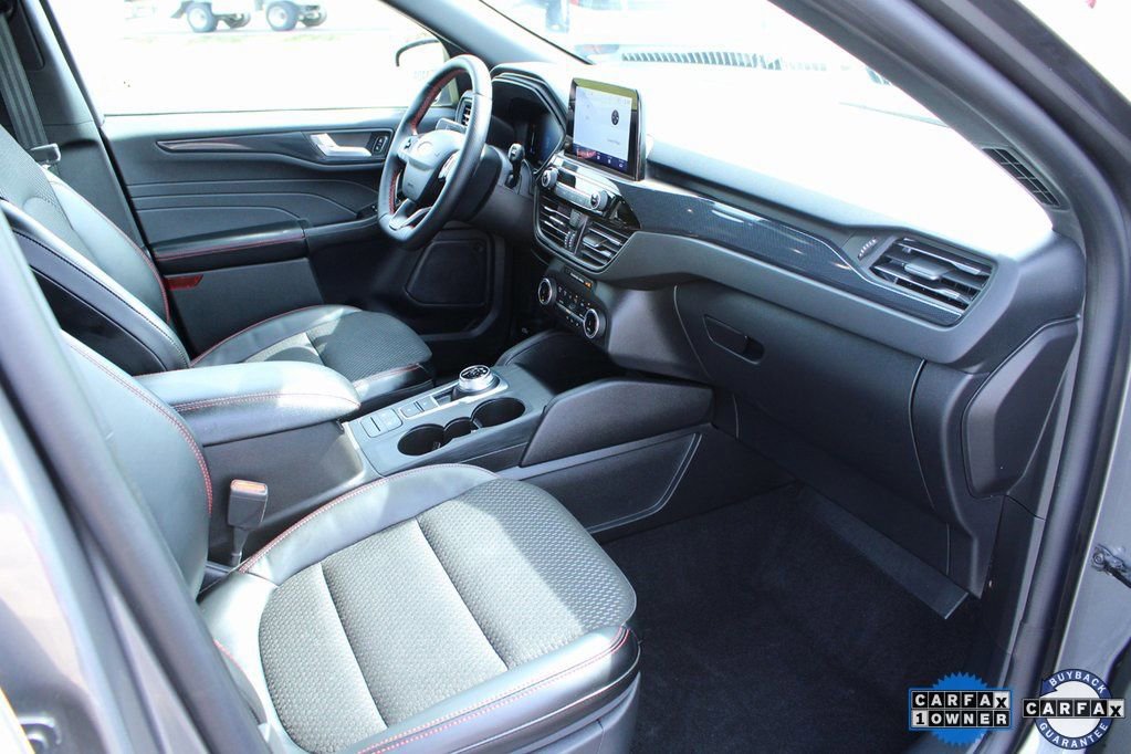 Used 2024 Ford Escape ST-Line w/ Cold Weather Package image 27