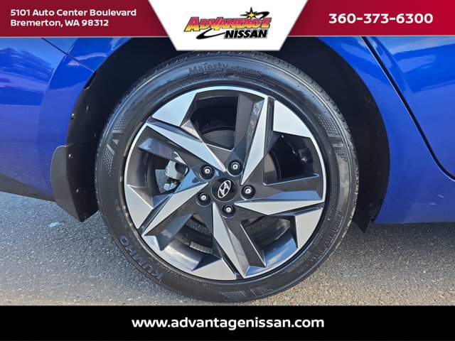 Used 2022 Hyundai Elantra Limited w/ Preferred Accessory Package FWD image 24