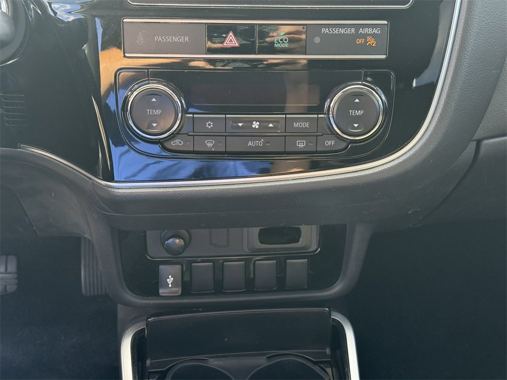 Used 2019 Mitsubishi Outlander SE image 23