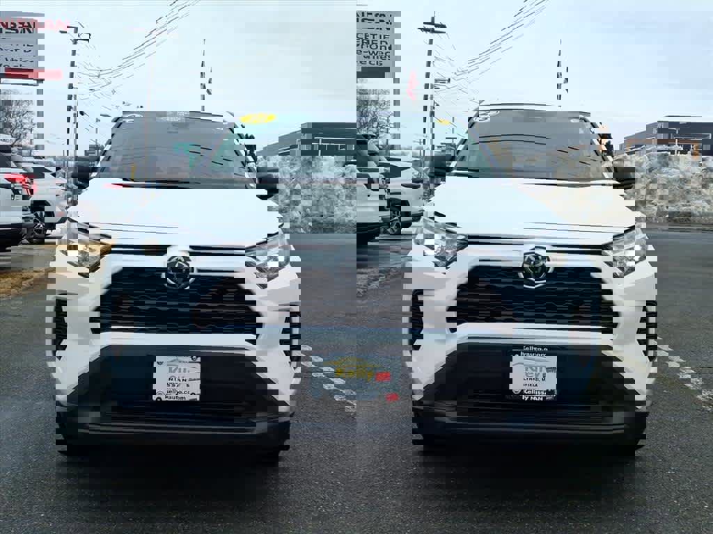 Used 2023 Toyota RAV4 LE image 2