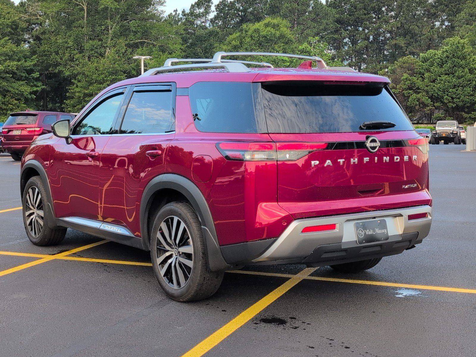 Used 2023 Nissan Pathfinder Platinum FWD image 3