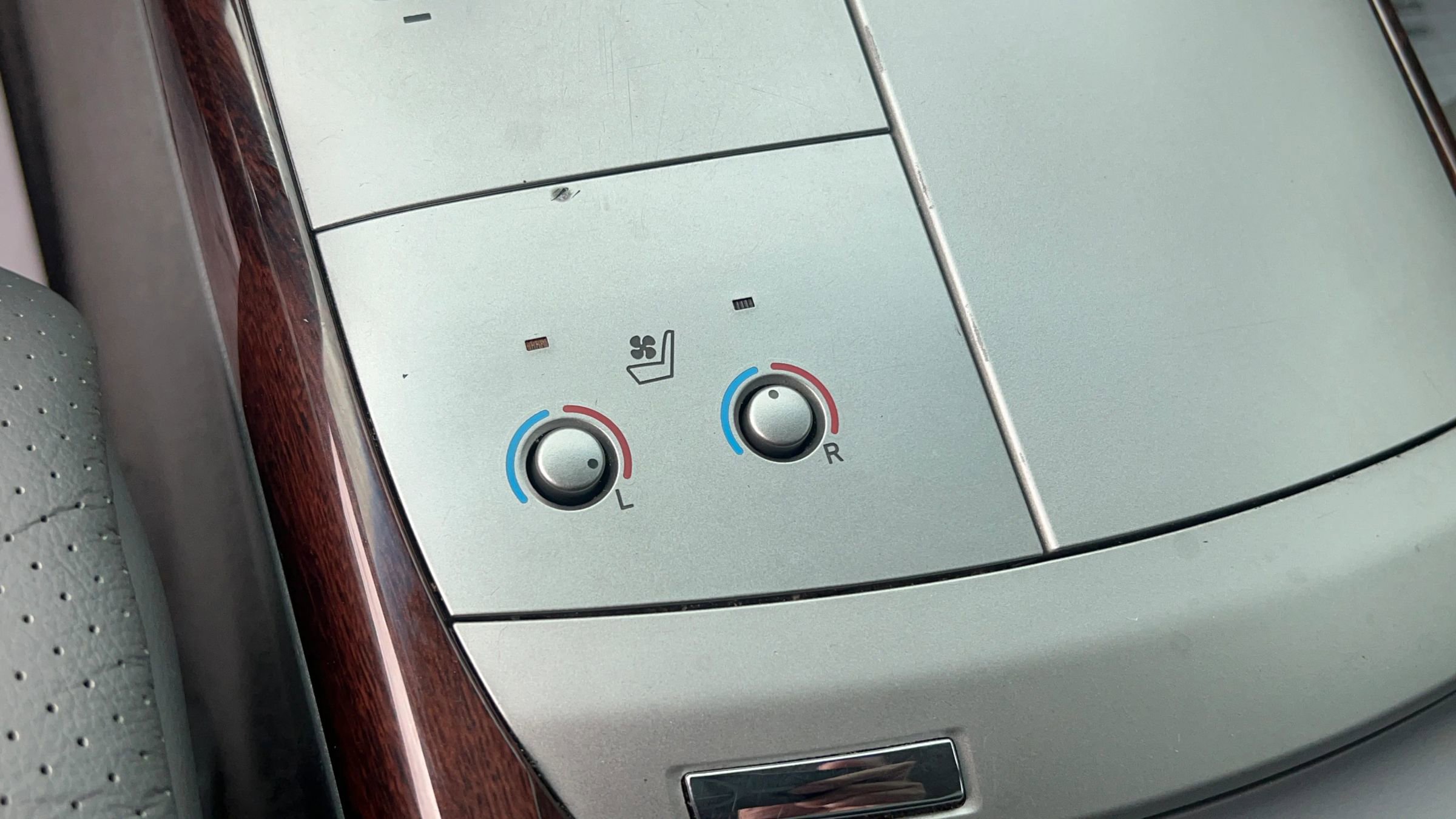 Used 2008 Toyota Avalon Limited FWD image 19