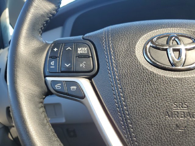 Used 2015 Toyota Sienna XLE w/ XLE Navigation Package FWD image 22