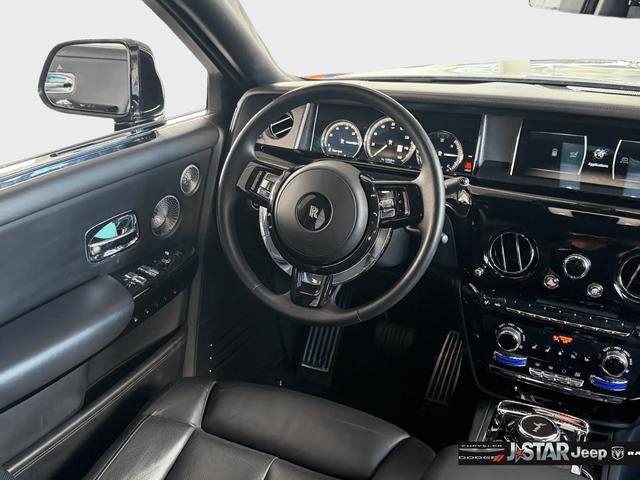 Used 2022 Rolls-Royce Phantom Sedan RWD image 31