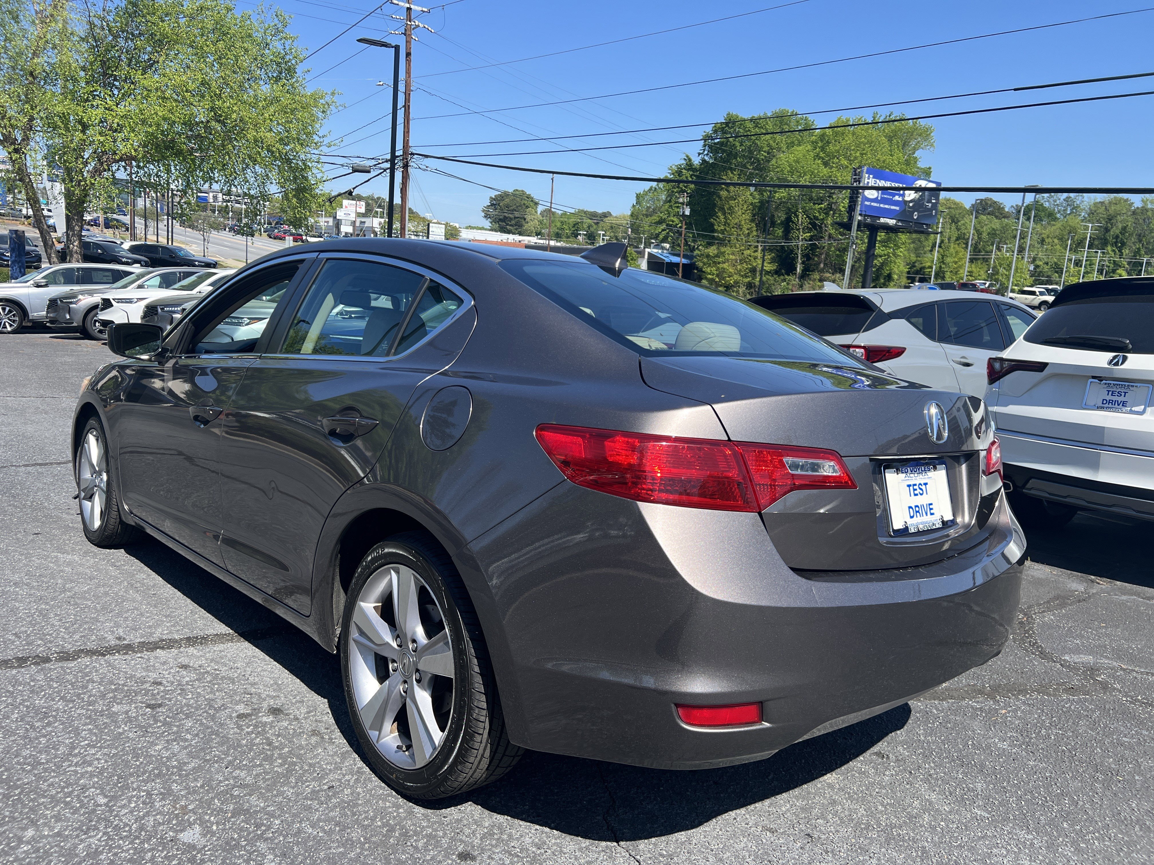 Used 2013 Acura ILX w/ Premium Package image 3
