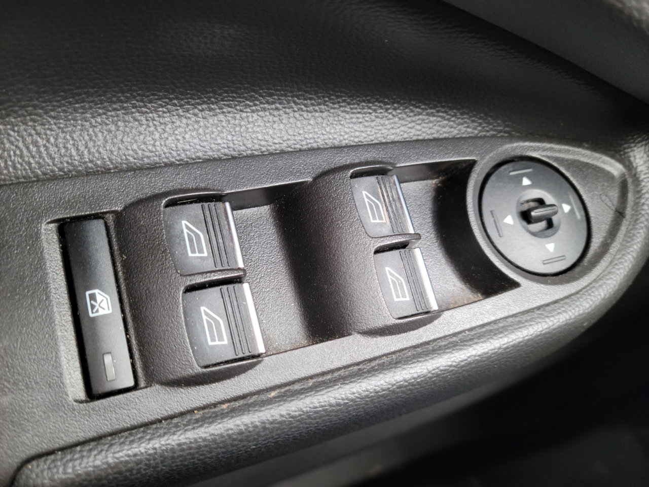 Used 2018 Ford Escape Titanium image 16