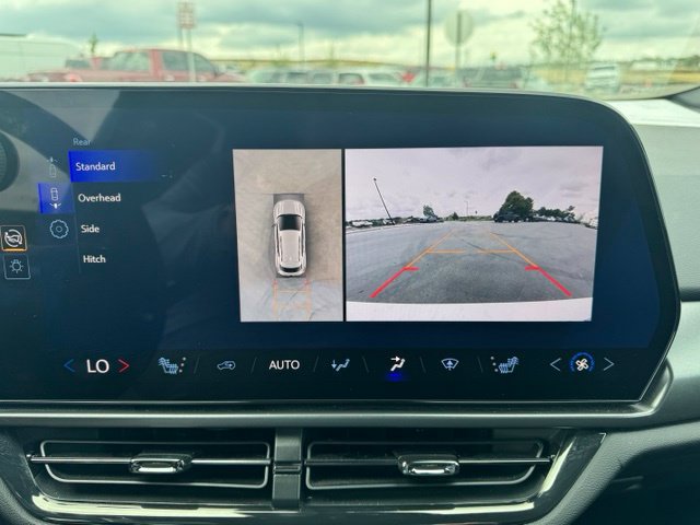 Used 2024 Chevrolet Equinox EV RS FWD image 35