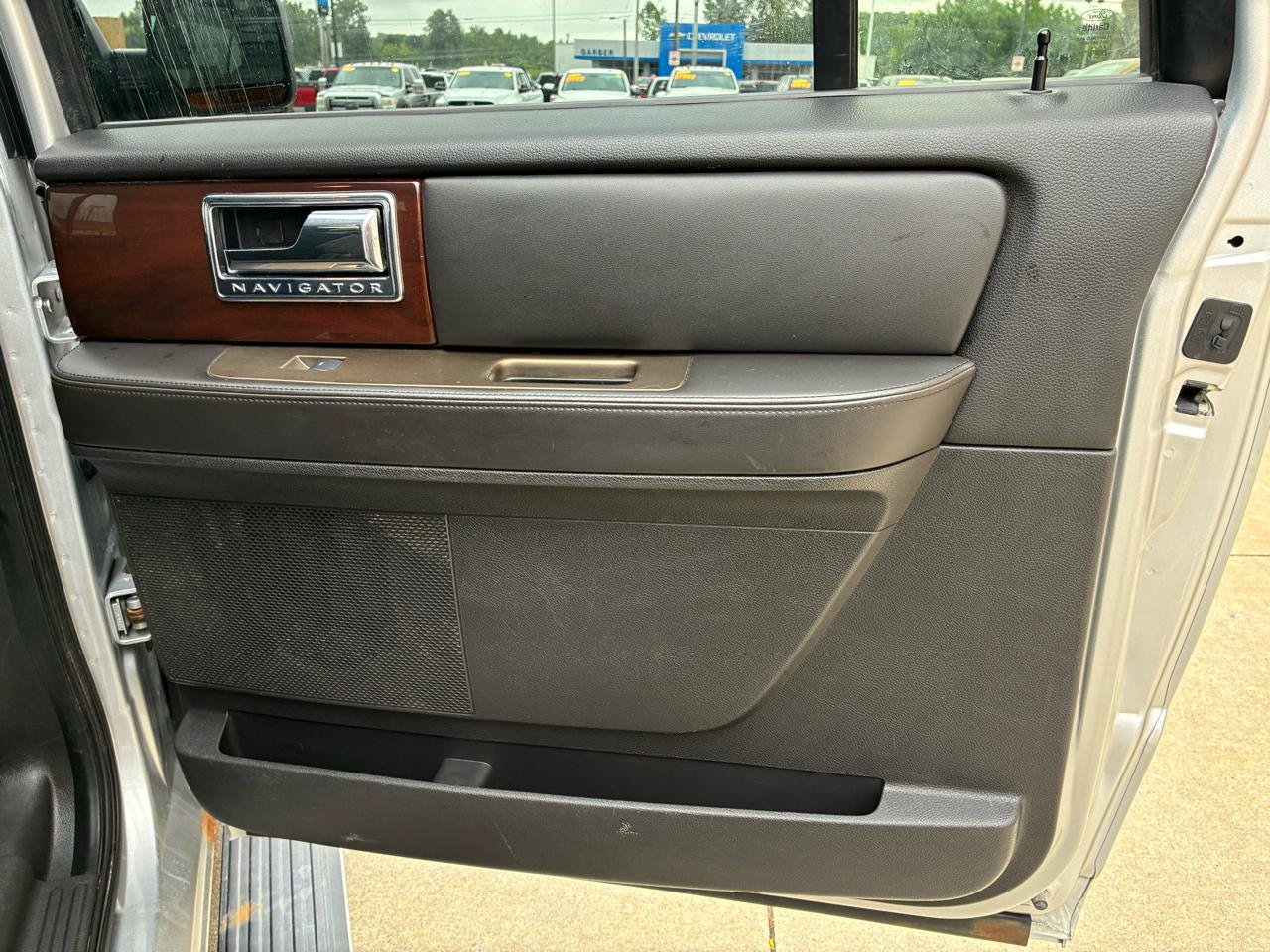 Used 2014 Lincoln Navigator L 4WD image 14