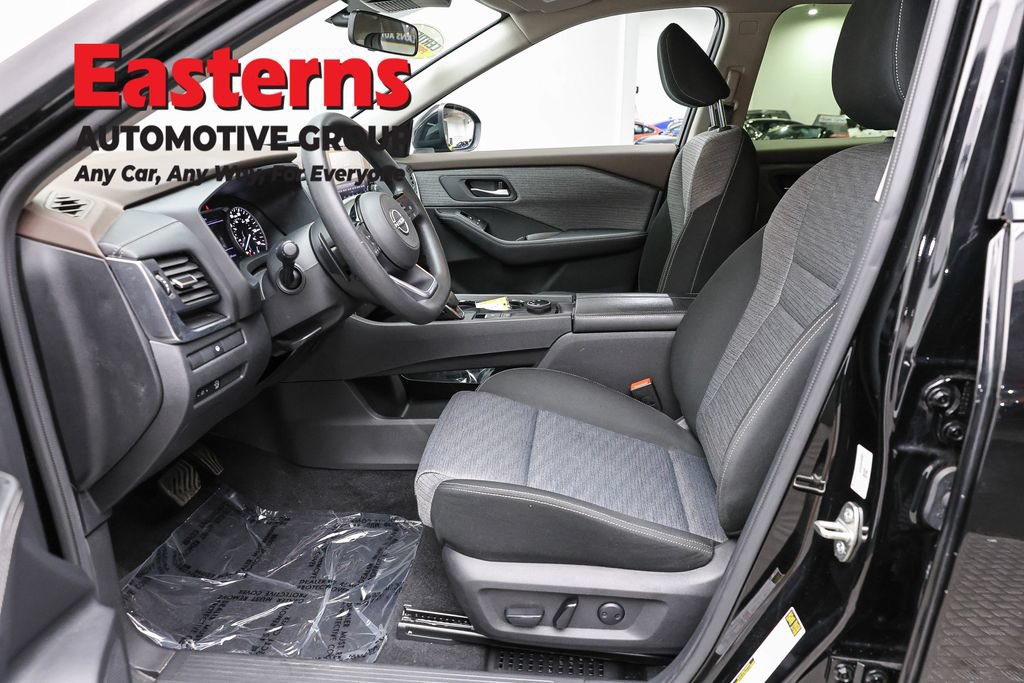 Used 2023 Nissan Rogue SV AWD/4WD image 13